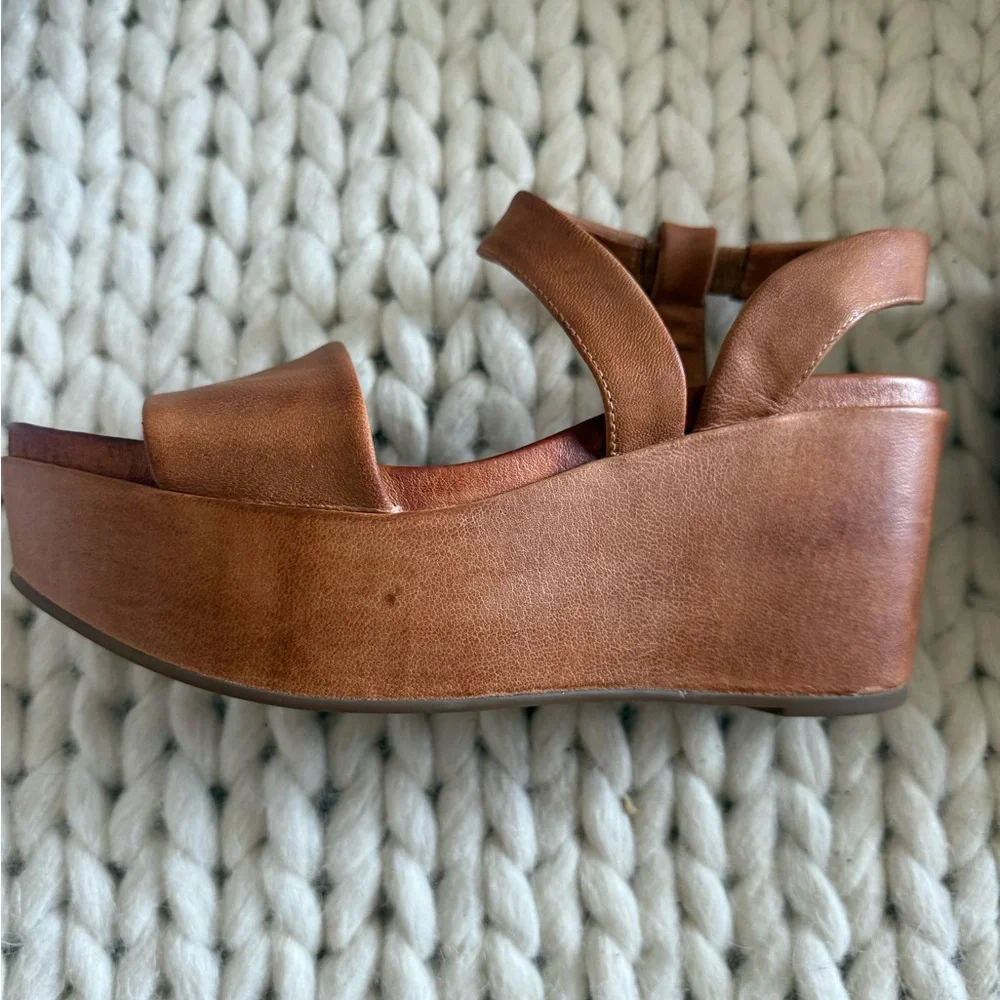Women's Antelope Brown/Caramel Platform Sandals. Size 39.